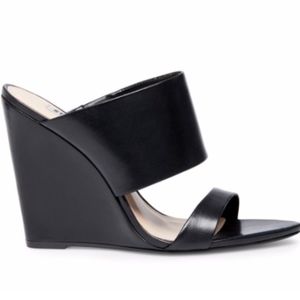 STEVE MADDEN BLACK LEATHER WEDGES